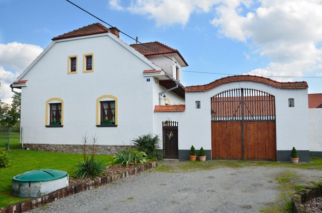 Ferienwohnung Blazkuv Statek Malsice Exterior foto