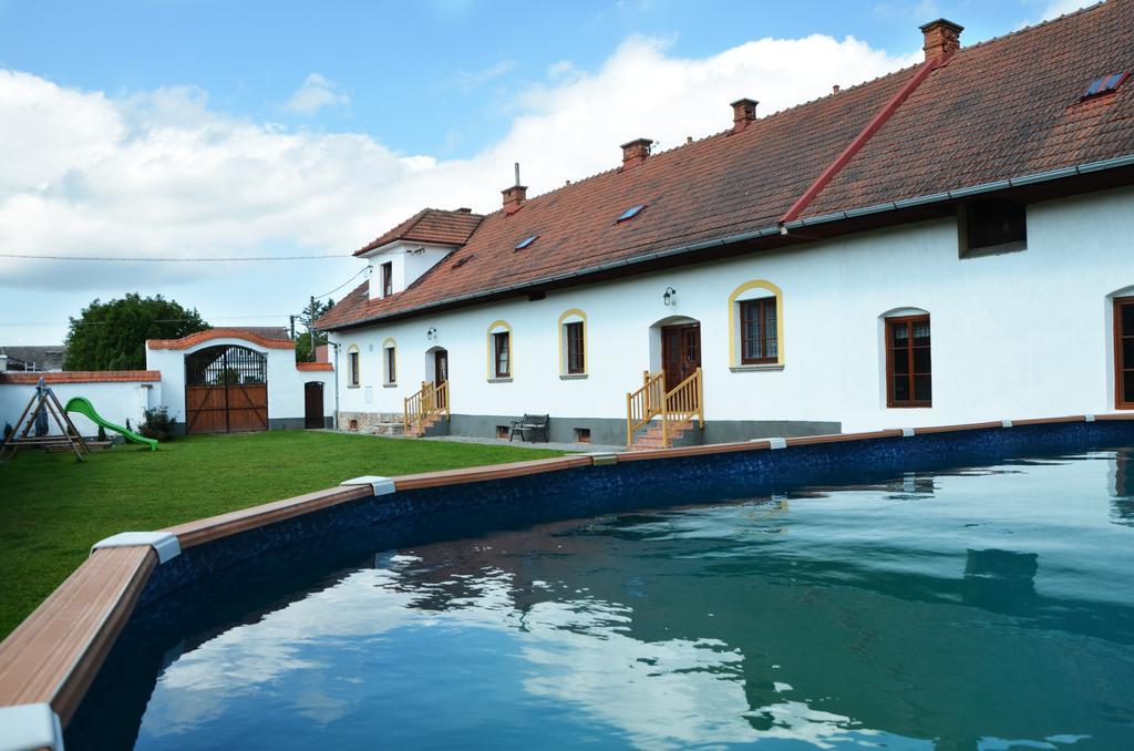 Ferienwohnung Blazkuv Statek Malsice Exterior foto