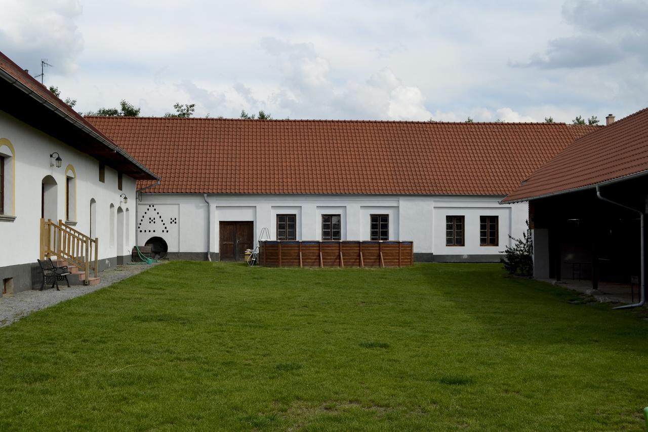 Ferienwohnung Blazkuv Statek Malsice Exterior foto